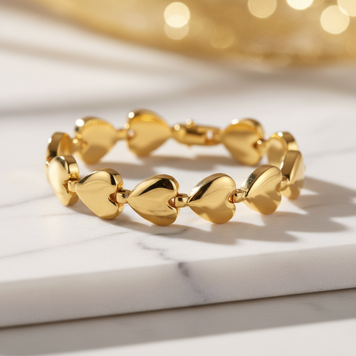 Brazalete dorado sobre mármol